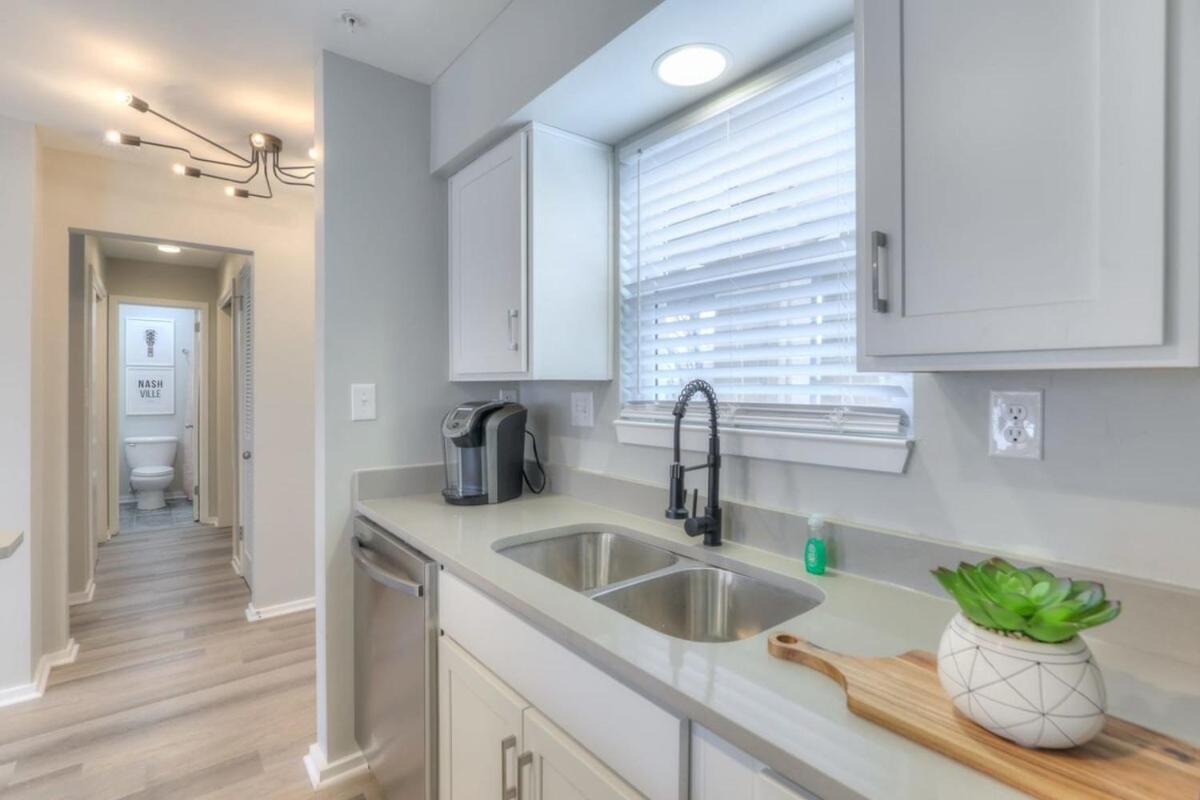Walk To Broadway Riverfront Condo With Pool Nashville Exteriér fotografie